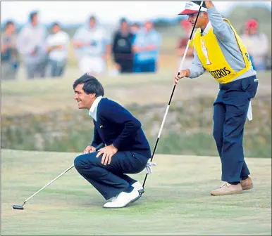  ??  ?? Golfing legend Seve Ballestero­s enjoys the perfect St Andrews greens at the Open in 1984