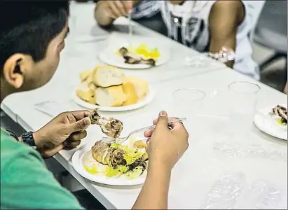  ?? LUIS TATO/ ARCHIVO ?? Comedor social para jóvenes con familias en situación de pobreza en l’Hospitalet de Llobregat