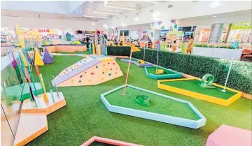  ??  ?? Parque de juegos. Gapetlandi­a es un nuevo y mágico espacio, ubicado en el tercer nivel de la terraza de La Casona, en el centro comercial Galerías.