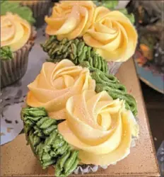  ?? Gretchen McKay/Post-Gazette ?? Hayley Ettaro’s custom marble cupcakes with vanilla buttercrea­m icing were the hit of a recent baby shower. Topped