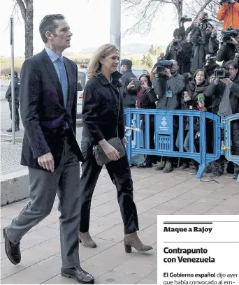  ?? REUTERS ?? Urdangarin y la Infanta Cristina llegan a la Corte.