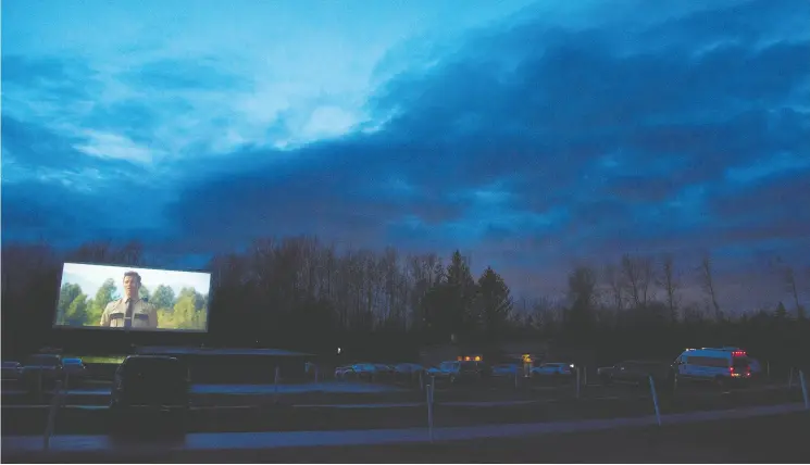  ?? Jonathan
Haywa rd
/ the cana dian press files ?? People practise social distancing while attending a drive-in movie in Langley, B.C., in March.