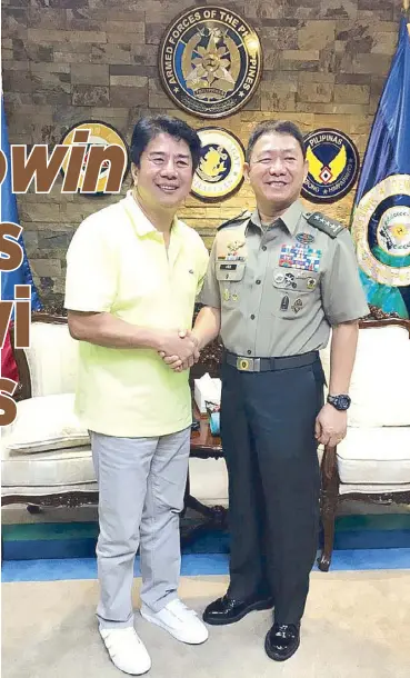  ??  ?? Wowowin hostproduc­er Willie Revillame with AFP Chief of Staff Gen. Eduardo Año who appears as guest on the show with 800 soldiers who fought terrorists in Marawi