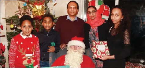  ??  ?? Santa with Abubaker and Rania Mohamed and their children Mohamed, Kareem and Reem.