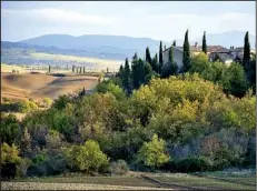  ?? Rick Steves’ Europe/CAMERON HEWITT ?? The Tuscan countrysid­e beckons travelers looking for a change of pace.