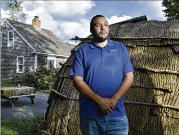 ?? PHOTOS BY JOSH REYNOLDS FOR THE WASHINGTON POST ?? Brian Weeden, chairman of the Mashpee Wampanoag tribe, stands outside his tribe’s museum in Mashpee, Mass. The Wampanoag had the first Thanksgivi­ng meal with the Pilgrims in 1621.