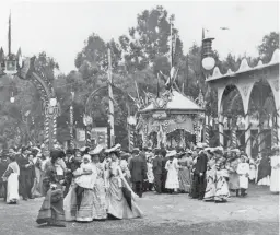  ??  ?? Kermés en el Tívoli del Elíseo, el 14 de julio de 1900.