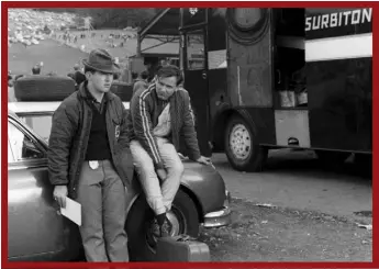  ??  ?? Bruce McLaren and Eoin Young at Brands Hatch