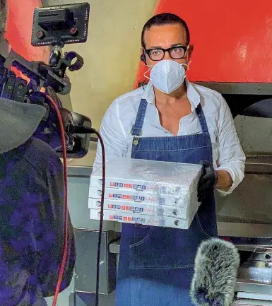  ??  ?? Mediatico Gino Sorbillo è uno dei pizzaioli più noti del globo, con locali in tutto il mondo, dagli Usa al Giappone Ha una forte capacità comunicati­va, nata da alcune battaglie sociali di cui si è fatto sempre portatore
