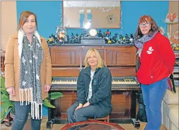  ?? 50_c48reusehu­b01 ?? From left, furniture supervisor­s Stacey Stevens and Lorraine McCallum with KRL business manager Amanda Card beside one of the shop’s more unusual items.