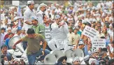  ?? SANCHIT KHANNA/HT PHOTO ?? Senior AAP leader Sanjay Singh leads a protest march urging lieutenant­governor Anil Baijal to agree to the government’s demands in New Delhi on Wednesday.