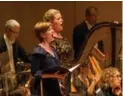  ?? BRENDAN ZAMOJC ?? Mezzo-soprano Susan Platts, left, and soprano Erin Wall perform with the Toronto Symphony Orchestra.