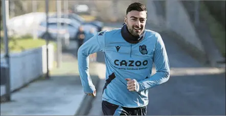  ?? FOTO: UNCITI ?? Diego Rico llega sonriente a un entrenamie­nto de Zubieta.