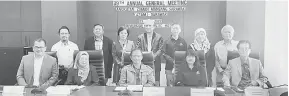  ?? ?? MANTAP: William (barisan depan, tengah) merakamkan gambar kenangan bersama barisan ahli Lembaga Pengarah AZAM yang baru dipilih untuk penggal 2022-2024.