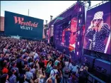  ??  ?? Showcase de Rita Ora à Westfield Vélizy 2 en septembre.