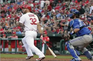  ?? TOM GANNAM, THE ASSOCIATED PRESS ?? Cardinals’ Matt Adams watches his RBI double next to Toronto catcher Jarrod Saltalamac­chia during the first inning of the nightcap Thursday night in St. Louis.