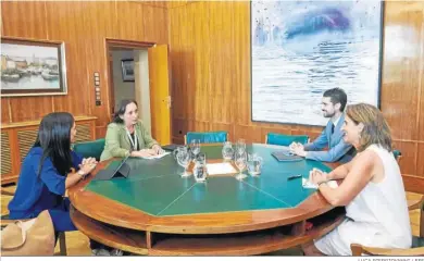  ?? LUCA PIERGIOVAN­NI / EFE ?? Teresa Ribera, con Beatriz Corredor, presidenta de Redeia, dentro de su ronda de contactos.