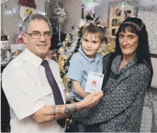  ??  ?? Lucas Winney, eight, with mother Sharon and Stagecoach’s Steve Hamilton.