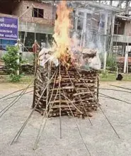  ?? AGENCIES PIX ?? (Clockwise from left) Seized illegal drugs being burnt in Xam Neua in Laos, Yangon and Phnom Penh yesterday.