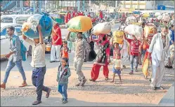  ?? PTI ?? Migrant workers from Uttar Pradesh and Bihar leaving for their homes in view of the protests in ▪Ahmedabad on Monday.