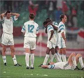  ??  ?? Les Marseillai­s de Stojkovic (n°12) abattus après la finale perdue en 1991.
