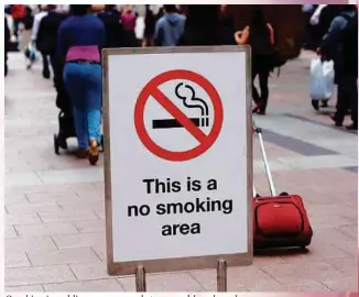  ?? (Picture from commons.wikimedia.org) ?? Smoking in public exposes people to second-hand smoke.