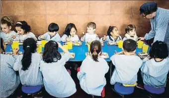  ?? LLIBERT TEIXIDÓ / ARXIU ?? Per una escola de valors. Menjador de l’escola de jesuïtes Sant Pere Claver