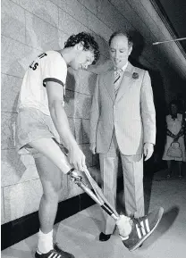  ?? THE CANADIAN PRESS FILES ?? Terry Fox meets with former prime minister Pierre Trudeau in Ottawa on July 2, 1980. Canadians have handed the federal government a top- 10 list of the country’s greatest heroes.