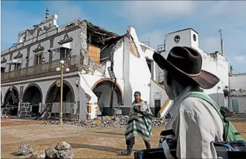  ?? GARY CORONADO/LOS ANGELES TIMES ?? The magnitude 7.1 earthquake Sept. 19 caused the clock tower to collapse at the iconic town hall in Jojutla, Mexico.