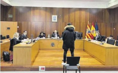  ?? A. T. B. ?? Yassine Moujane, en el banquillo de los acusados de la Audiencia Provincial de Zaragoza.