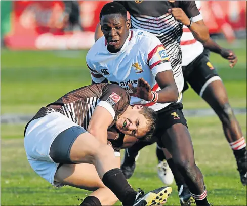  ?? Picture: GALLO IMAGES ?? DOWN YOU GO: David Coetzer, of Border, is tackled by Bonianga Mpeku, of the Golden Lions, during a Craven Week clash in Johannesbu­rg