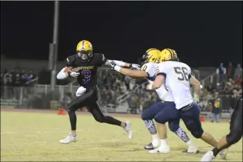  ?? CASSIDY MILLS PHOTO ?? Southwest High senior Tyler Saikhon runs away from defenders during a CIFState championsh­ip game against Milpitas High.