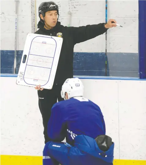  ?? —NICK PROCAYLO FILES ?? Jason Krog directs a drill during an informal practice session for some Vancouver Canucks players this week in Burnaby. He's working with players on their skills in addition to conditioni­ng.