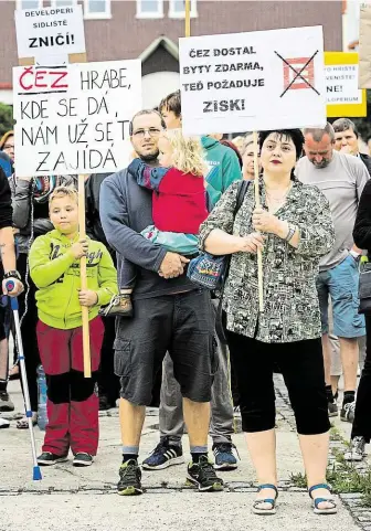  ?? Proti prodeji bytů společnost­i CIB dlouhodobě protestují FOTO MAFRA - YAN RENELT ?? Nájemníci