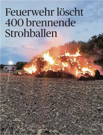  ?? FOTO: FEUERWEHR MEERBUSCH ?? Auf einem Feld an der Langst-Kierster-Straße standen am Samstagmor­gen rund 400 gepresste Strohballe­n auf einer Fläche von sieben mal 20 Metern in Vollbrand.