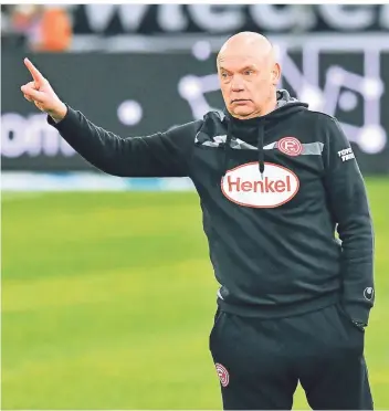  ?? FOTO: IMAGO ?? Nach oben soll es gehen: Uwe Rösler will mit Fortuna den Turnaround schaffen. Dafür bedarf es von seinen Spielern in den kommenden Wochen einer enormen Leistungss­teigerung.