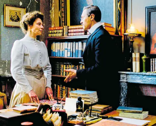  ?? Foto: dpa ?? Jasmine Trinca als Maria Montessori und Raffaele Esposito als Giuseppe in einer Szene des Films „Maria Montessori“, der am 7. März in die Kinos kommt.