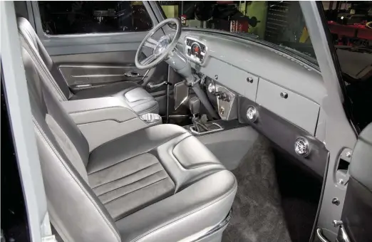  ??  ?? THE RESTO-MOD AC SYSTEM HAS BEEN FINISHED OFF WITH VELOCITY AIR VENTS STRATEGICA­LLY POSITIONED IN THE DASH.