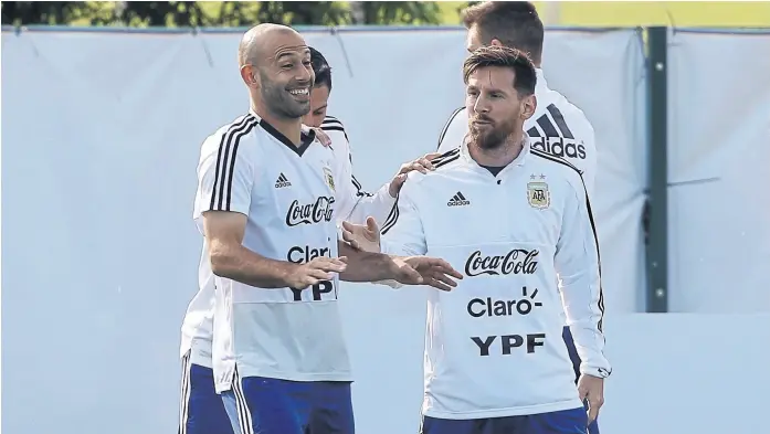  ?? Aníbal greco / enviado especial ?? mascherano disfruta de sus últimas semanas en la selección, acompañado por messi: el Jefe se propuso ocupar una función protagónic­a en Rusia 2018