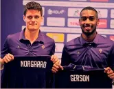  ??  ?? Sopra i due nuovi giocatori della Fiorentina: Christian Norgaard, 24 anni, e Gerson, 21 Sotto Stefano Pioli, 52 anni, seconda stagione sulla panchina viola ACTIVA/LAPRESSE