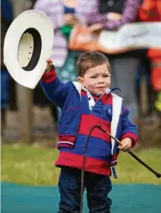  ?? PHOTO: JODIE PITMAN ?? A NATURAL: Mudgee kid Logan Anderson in fine form performing a whip cracking demonstrat­ion.