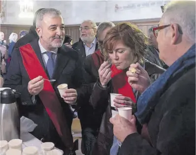  ?? Jordi Cotrina ?? El alcalde Jaume Collboni y Elisenda Alamany (ERC), durante la recepción de Santa Eulàlia en Pedralbes.