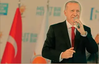  ?? foto: afp ?? Recep Tayyip Erdogan, presidente de Turquía, se niega a pedir ayuda al FMI y a subir las tasas de interés.