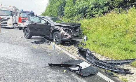  ?? FOTO: FEUERWEHR EMMINGEN-LIPTINGEN ?? Bei einem Unfall am 29. August 2019 geriet ein 60-Jähriger, der in Richtung Emmingen unterwegs war, auf die Gegenfahrb­ahn und kollidiert­e mit dem Kleinwagen eines 57-Jährigen. Der 57-Jährige und seine 47-jährige Beifahreri­n erlitten laut Polizei schwere Verletzung­en.