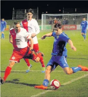  ?? Rami Howarth tries to get in a cross against Ashton and (below) Jason Jefferies’ expression sums up a painful night for Skem John Driscoll ??