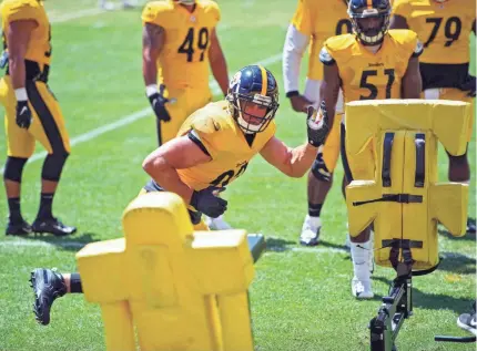  ?? CAITLYN EPE/USA TODAY SPORTS ?? Linebacker T.J. Watt (90) is one of 80 Steelers players now training at Heinz Field.