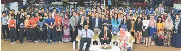  ??  ?? Clarence (seated, centre), flanked by the competitio­n’s head judge Supian Zulkipli on his right and event coordinato­r Zaliha Musa, in a group photograph with the participan­ts of IPGKTAR’s Innovation Day 2017.