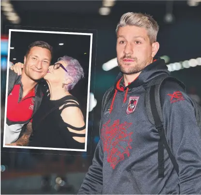  ?? Picture: ZAK SIMMONDS ?? MEET AND GREET: Dragons five- eighth Gareth Widdop arrives with his team at Townsville Airport yesterday and ( inset) Dragons backrower and former Cowboys player Tariq Sims is met by supporter Annette Staehr.