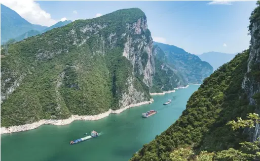  ??  ?? 三峽水庫是長江遊輪的­重要景點。 （新華社）