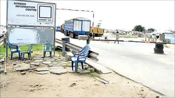  ?? PHOTO: AYODELE ADENIRAN ?? SEME BORDER: Scanty traffic and less activities, as closure persists...yesterday